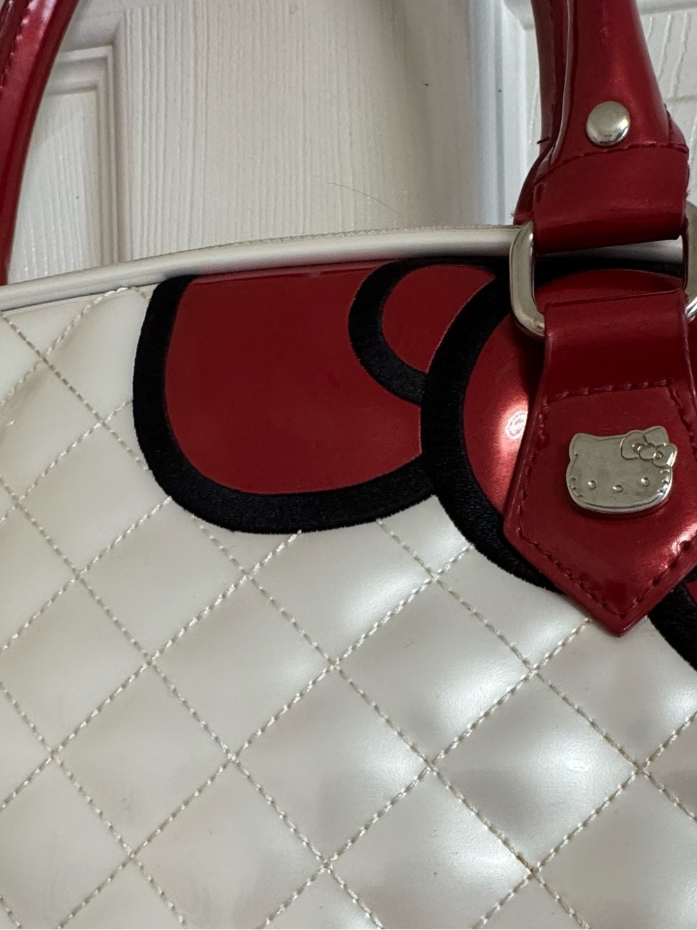 HelloKitty LoungeflySet Quilted Purse & Wallet Set with Red Logo Plaque - Picture 13 of 16